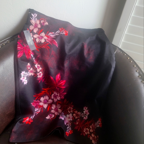 NWT beautiful  skirt - Picture 1 of 2